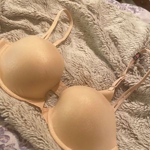 NWT Victoria’s Secret nude bra